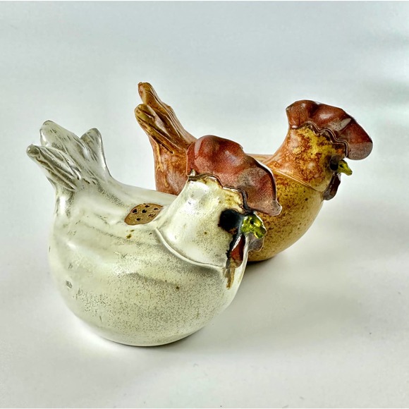 Vintage Art Pottery Chicken Rooster Salt And Pepper Shakers - Picture 1 of 13